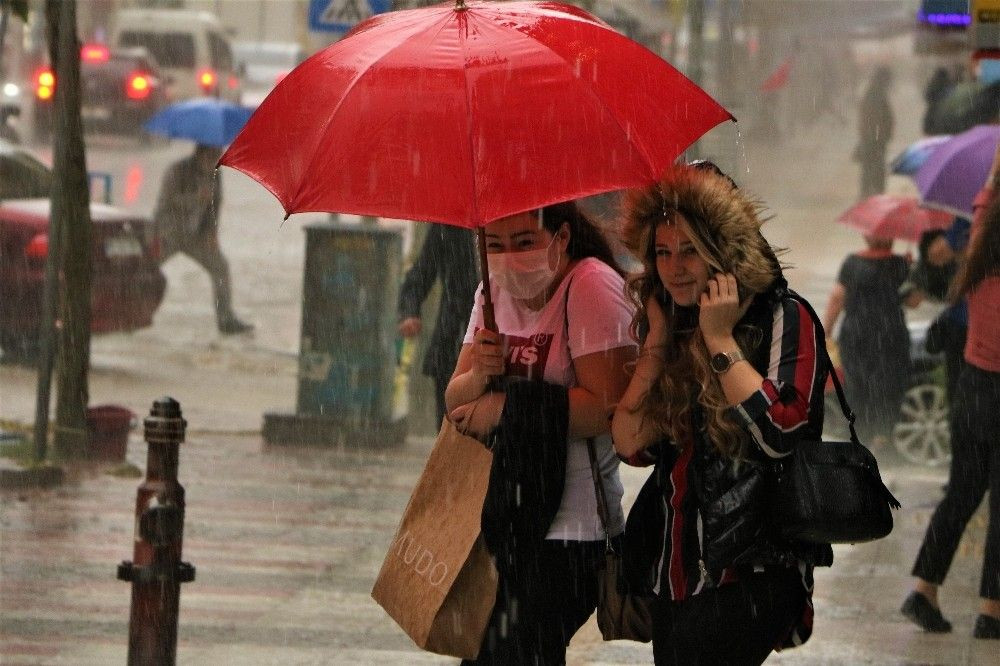 İstanbullular dışarı çıkmadan önce dikkat: 'Oraj' geliyor, tarihi belli! - Sayfa 19