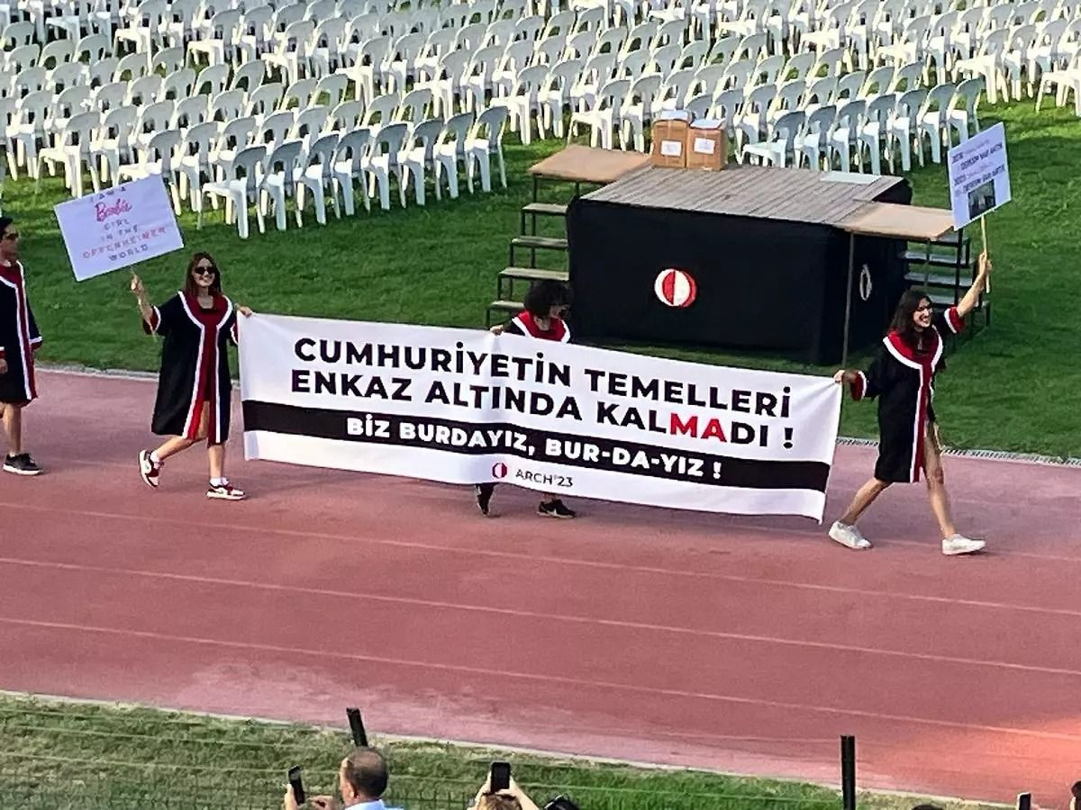 ODTÜ’lülerden mezuniyet pankartları! ‘Ekonomik kriz değil, servet transferi…’ - Sayfa 14