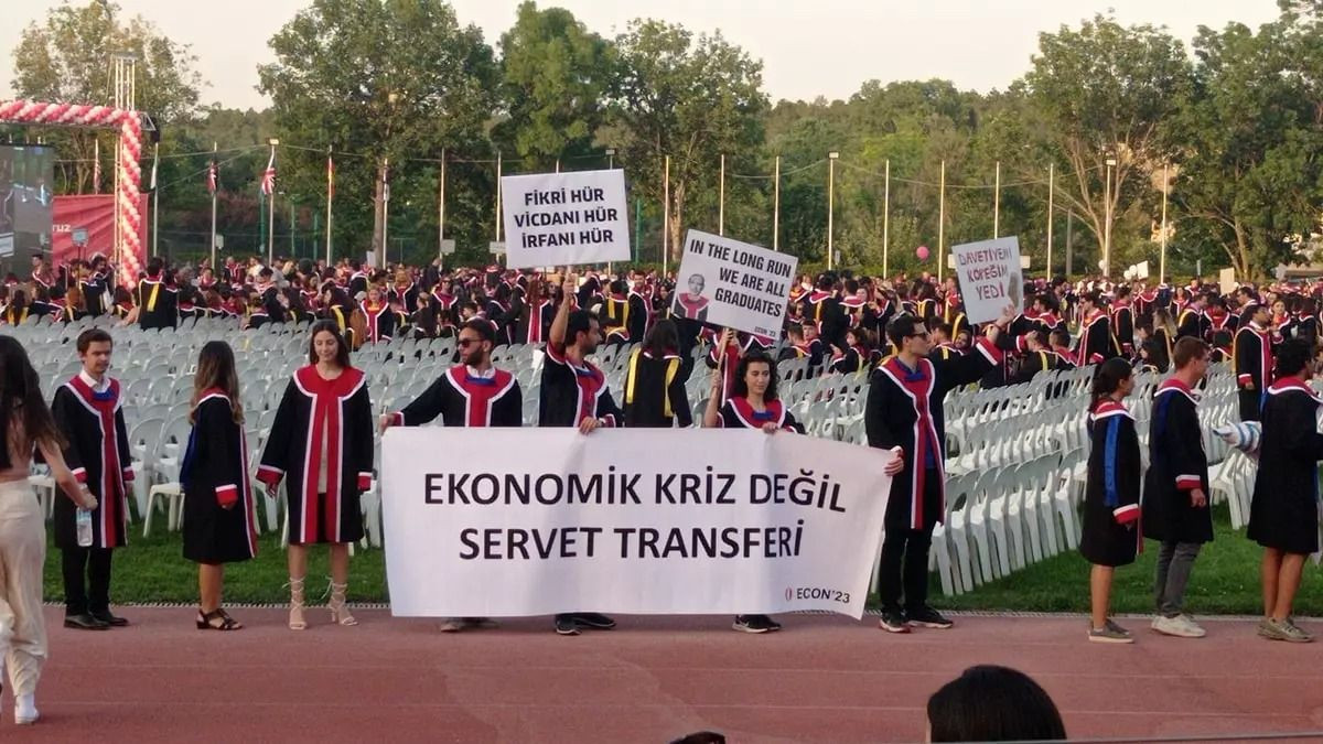 ODTÜ’lülerden mezuniyet pankartları! ‘Ekonomik kriz değil, servet transferi…’ - Sayfa 22