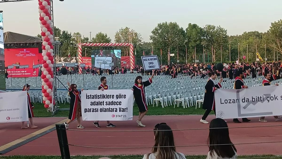 ODTÜ’lülerden mezuniyet pankartları! ‘Ekonomik kriz değil, servet transferi…’ - Sayfa 3