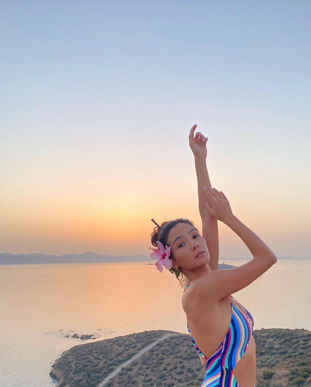 Aybüke Pusat'tan bikini altıyla sahilde cesur poz! - Sayfa 19