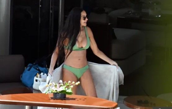 Bikinili görüntülenen 60 yaşındaki Demi Moore, fiziğiyle gençlere taş çıkardı - Sayfa 4