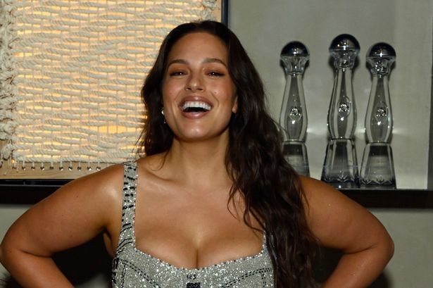 Kıvrımlı model Ashley Graham üstsüz fotoğraf yayınladı - Sayfa 3