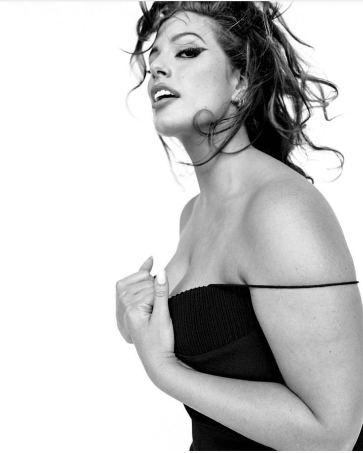 Kıvrımlı model Ashley Graham üstsüz fotoğraf yayınladı - Sayfa 16