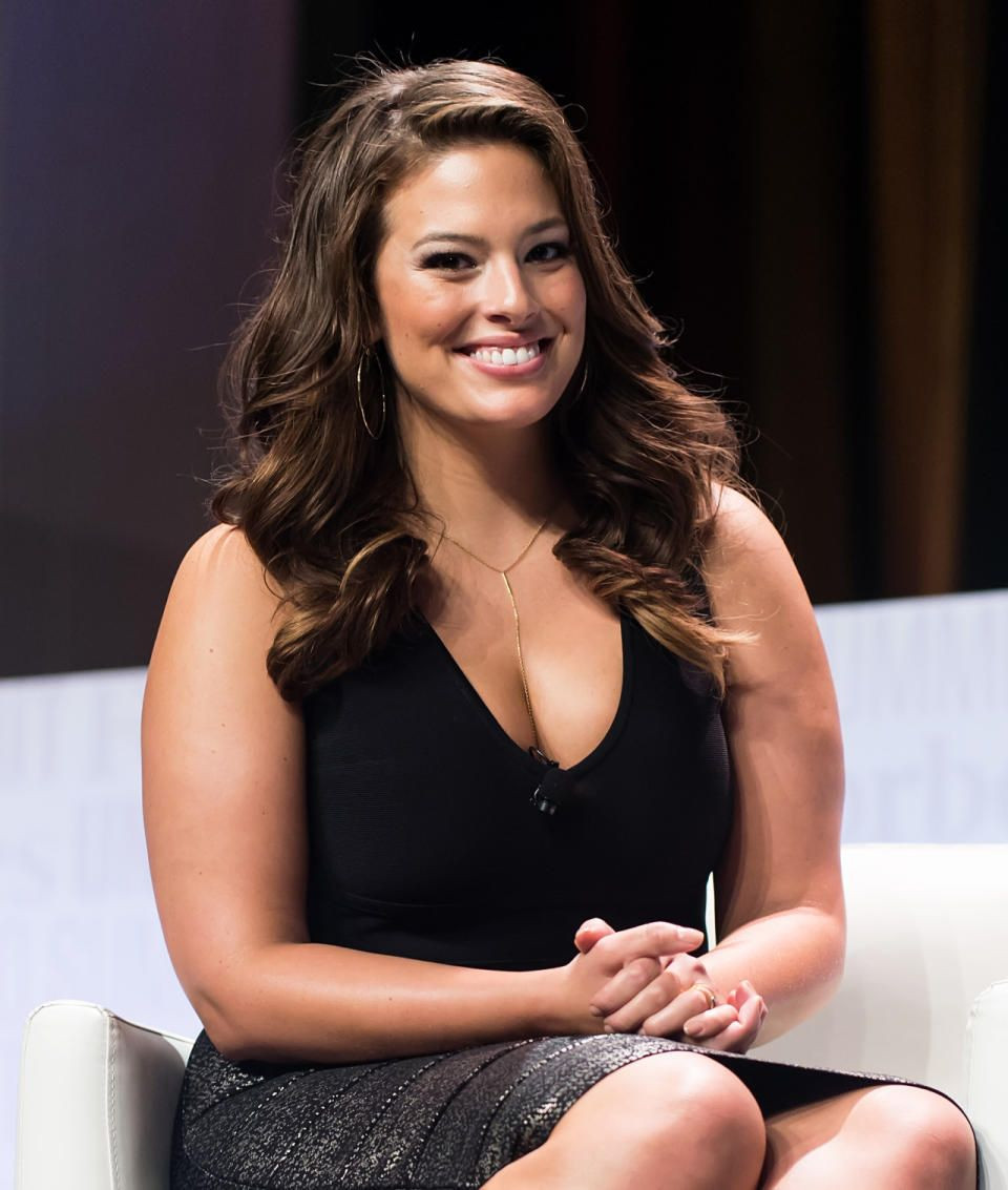 Kıvrımlı model Ashley Graham üstsüz fotoğraf yayınladı - Sayfa 20