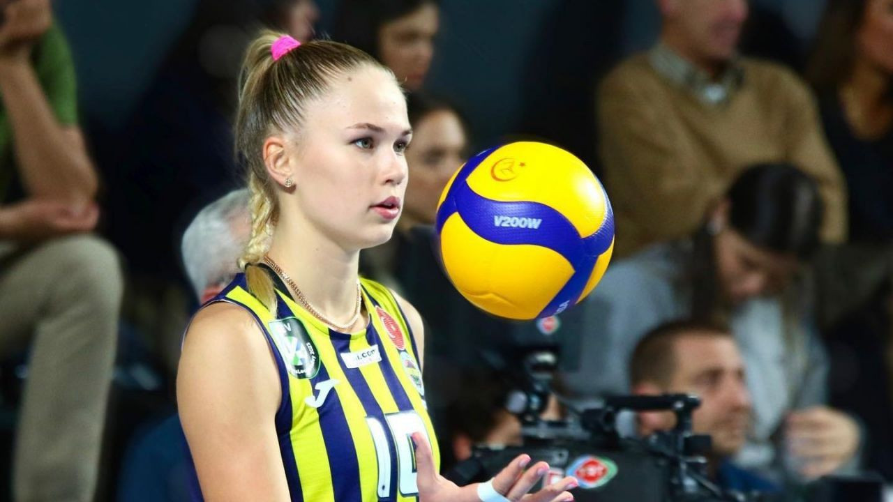 Fenerbahçe'nin Rus güzeli gönlünü genç kaleciye kaptırdı! - Sayfa 18