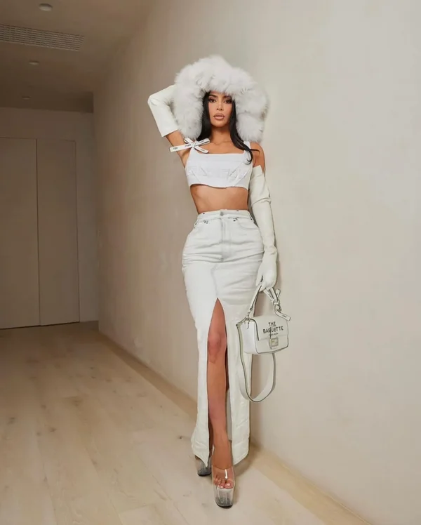 Meme özgürlüğünü savunan Kim Kardashian’dan yeni ürün! Sütyeni gören meme uçlarına bakıyor - Sayfa 52