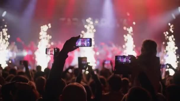 Ünlülerin yılbaşı tarifesi belli oldu! Zirvedeki isim dikkat çekti… - Sayfa 22