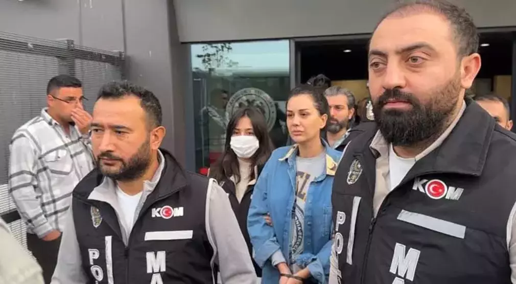 Dilan Polat ve Sıla Doğu 'kediciklere' komşu oldu! Lüks hayatına cezaevi limiti... - Sayfa 2