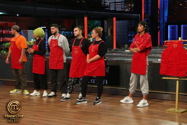 MasterChef'te eleme adayları belli oldu! Kutular alev alev yandı - Sayfa 6