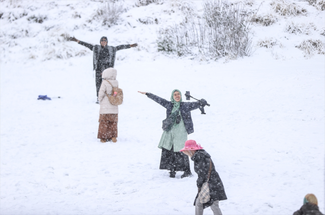 Başkentte sağanak hayatı felç etti! Cadde ve sokaklar göle döndü, vatandaşlar mahsur kaldı - Sayfa 16