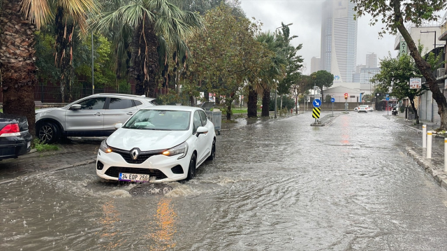 Başkentte sağanak hayatı felç etti! Cadde ve sokaklar göle döndü, vatandaşlar mahsur kaldı - Sayfa 2