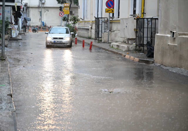 Başkentte sağanak hayatı felç etti! Cadde ve sokaklar göle döndü, vatandaşlar mahsur kaldı - Sayfa 4