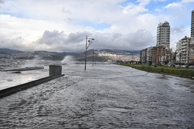 Başkentte sağanak hayatı felç etti! Cadde ve sokaklar göle döndü, vatandaşlar mahsur kaldı - Sayfa 5