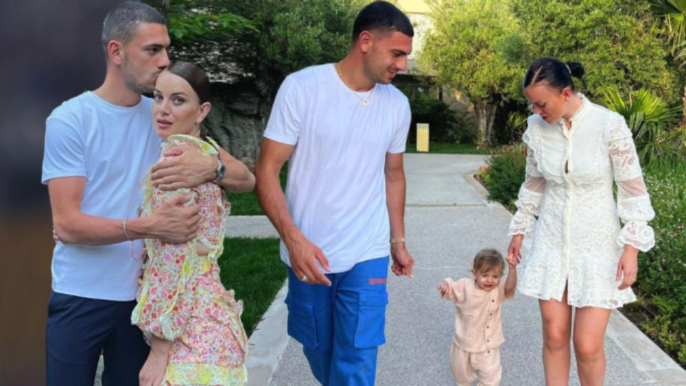 Merih Demiral ve model eşinden umre pozları! Sosyal medyada gündem oldu… - Sayfa 1