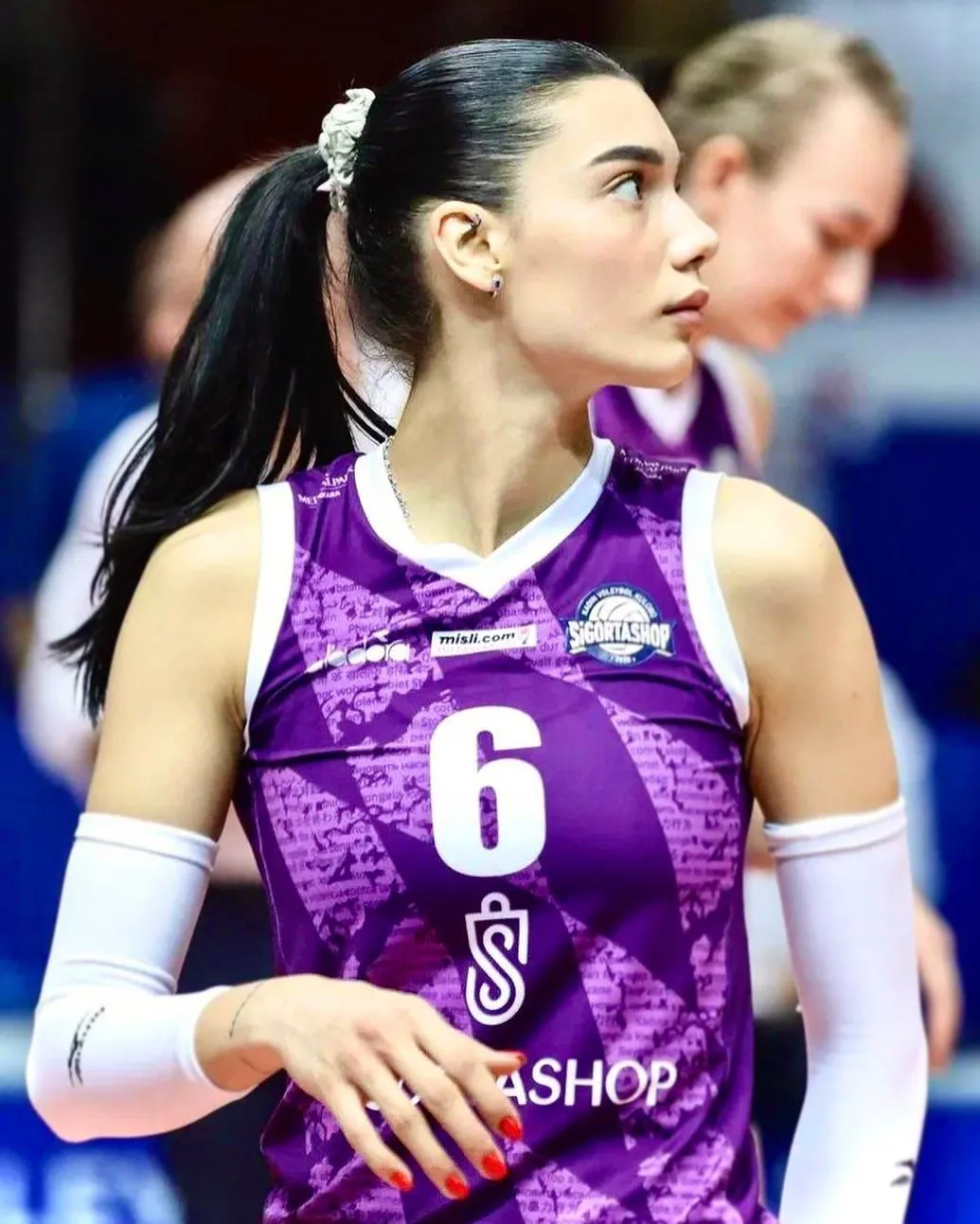 İzleyenler hayran kaldı! Yerli Dua Lipa hem voleyboluyla hem güzelliğiyle büyülüyor - Sayfa 4