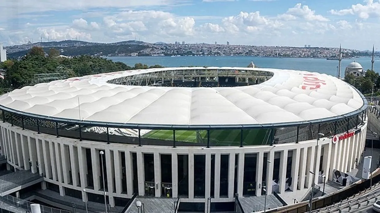 Taraftarlar endişeli: Beşiktaş stadında yıkılma tehlikesi - Sayfa 8