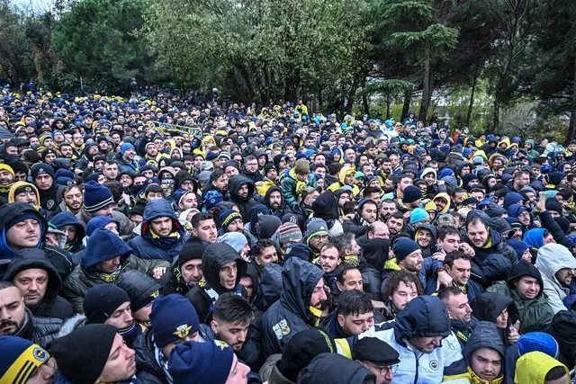 Stadyum önünde büyük gerginlik! Polis, taraftar, arbede... - Sayfa 2