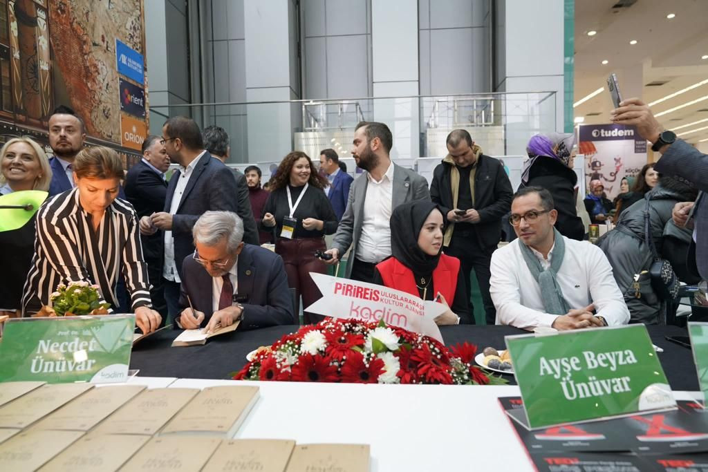 Baba-kız imza gününde okurlarıyla buluştu - Sayfa 2