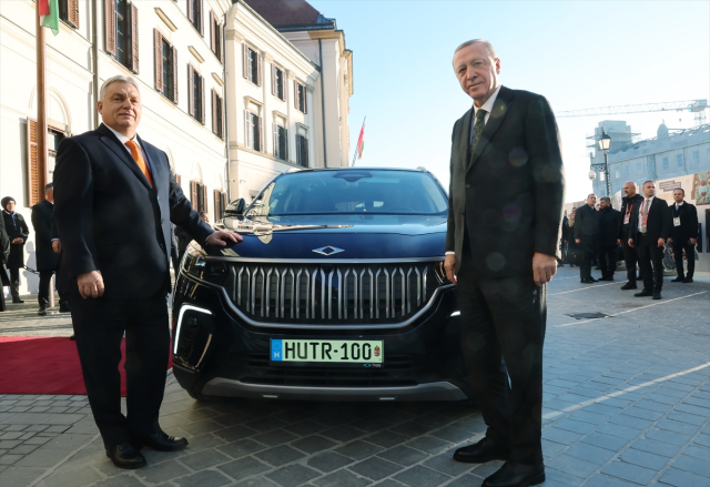 Victor Orban'a Erdoğan'dan Togg jetsi! Aracın plakası olay oldu - Sayfa 2