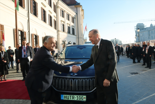 Victor Orban'a Erdoğan'dan Togg jetsi! Aracın plakası olay oldu - Sayfa 3