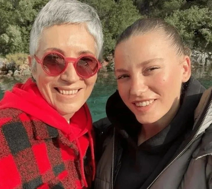 Serenay Sarıkaya’nın annesiyle yakalanmıştı! Boşandılar - Sayfa 6