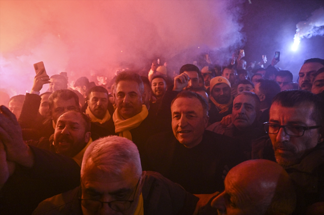 Yumrukçu başkana coşkulu karşılama! İşte hapisten çıkar çıkmaz ilk sözleri - Sayfa 3