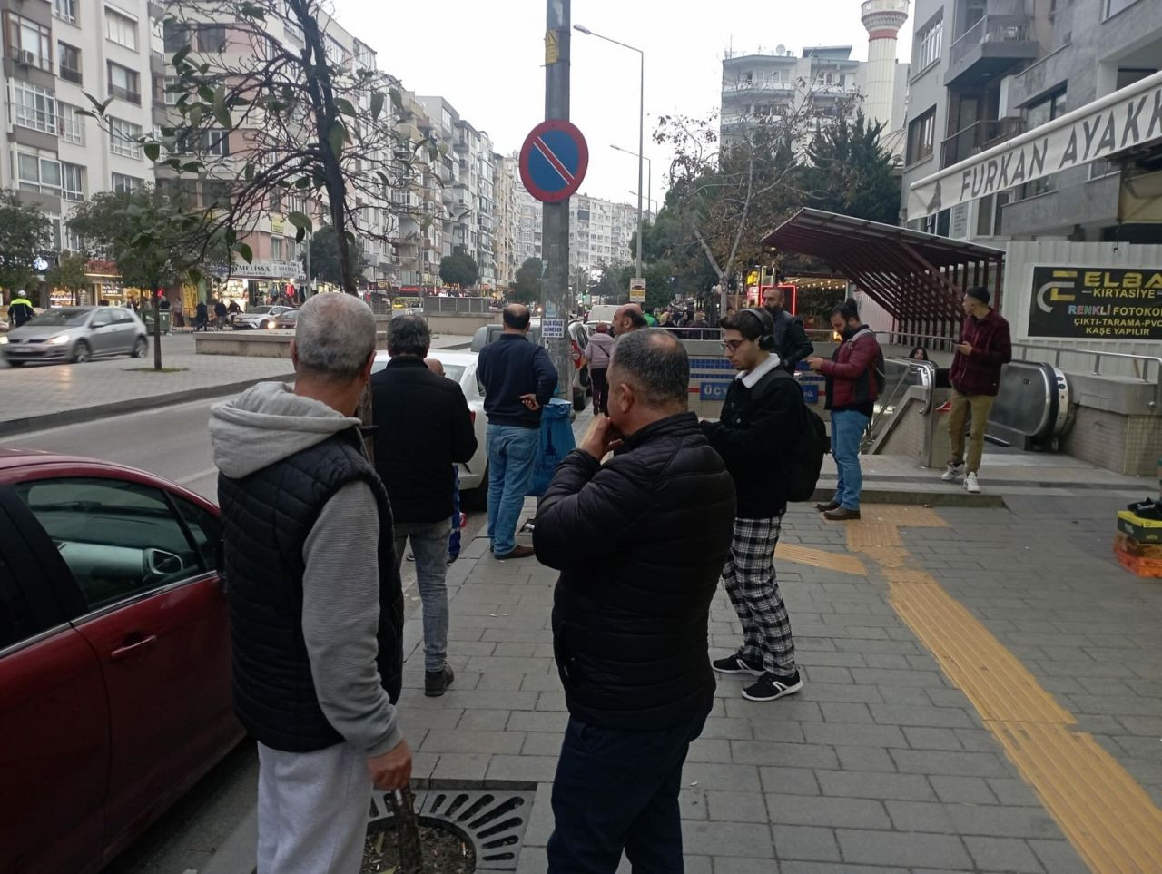 İzmir'de metroda yürüyen merdiven kazası! Yaralılar var - Sayfa 9