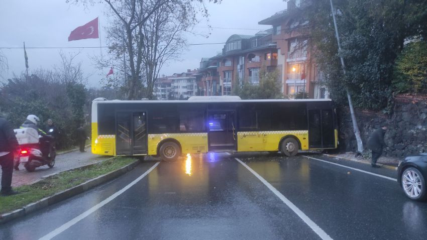 Beşiktaş'ta İETT otobüsü duvara çarptı: Yaralılar var - Sayfa 5