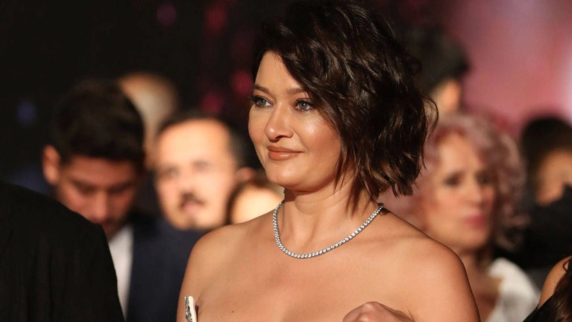 Nurgül Yeşilçay'ın kardeşi ile pozu olay oldu: Gözünden dudağına tıpatıp aynı! - Sayfa 5