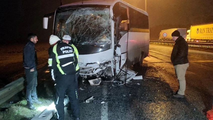 Midibüs ile tur otobüsü çarpıştı: 10'u polis 11 kişi yaralı - Sayfa 5