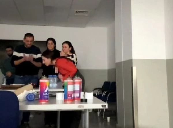 Fabrikadaki rehine krizine doğum günü arası! Görüntüler içeriden paylaşıldı - Sayfa 4