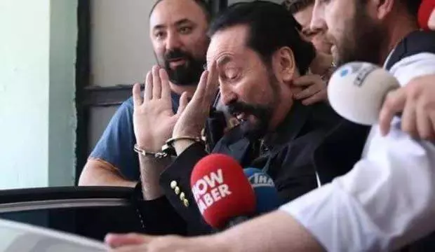 Adnan Oktar'ın karanlık ağı deşifre oldu! 9 kişilik 'Tapınak Şövalyeleri'ne İstanbul turu - Sayfa 1