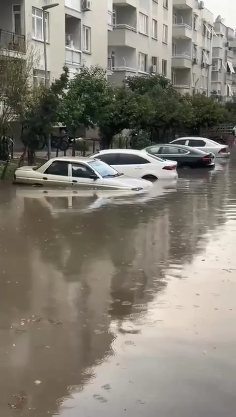 Antalya'yı yağmur ve hortum fena vurdu! Çok sayıda yaralı var - Sayfa 9