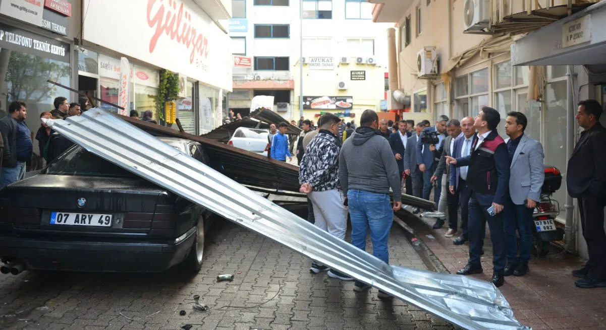 Antalya'yı yağmur ve hortum fena vurdu! Çok sayıda yaralı var - Sayfa 6