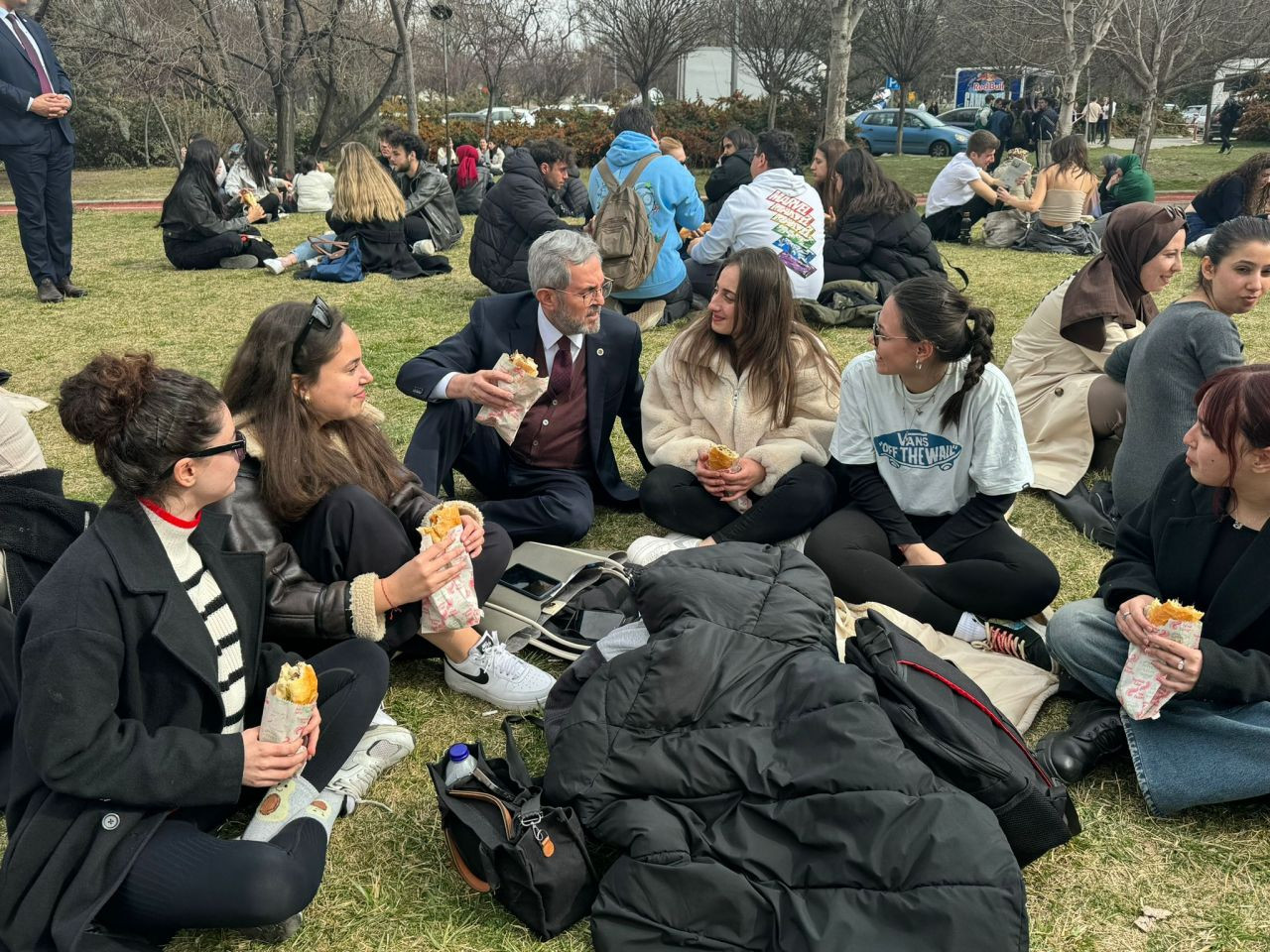 Ankara Üniversitesi'nde düzenlenen 'HAMSİFEST'te öğrencilere 1,5 ton hamsi ikram edildi - Sayfa 3