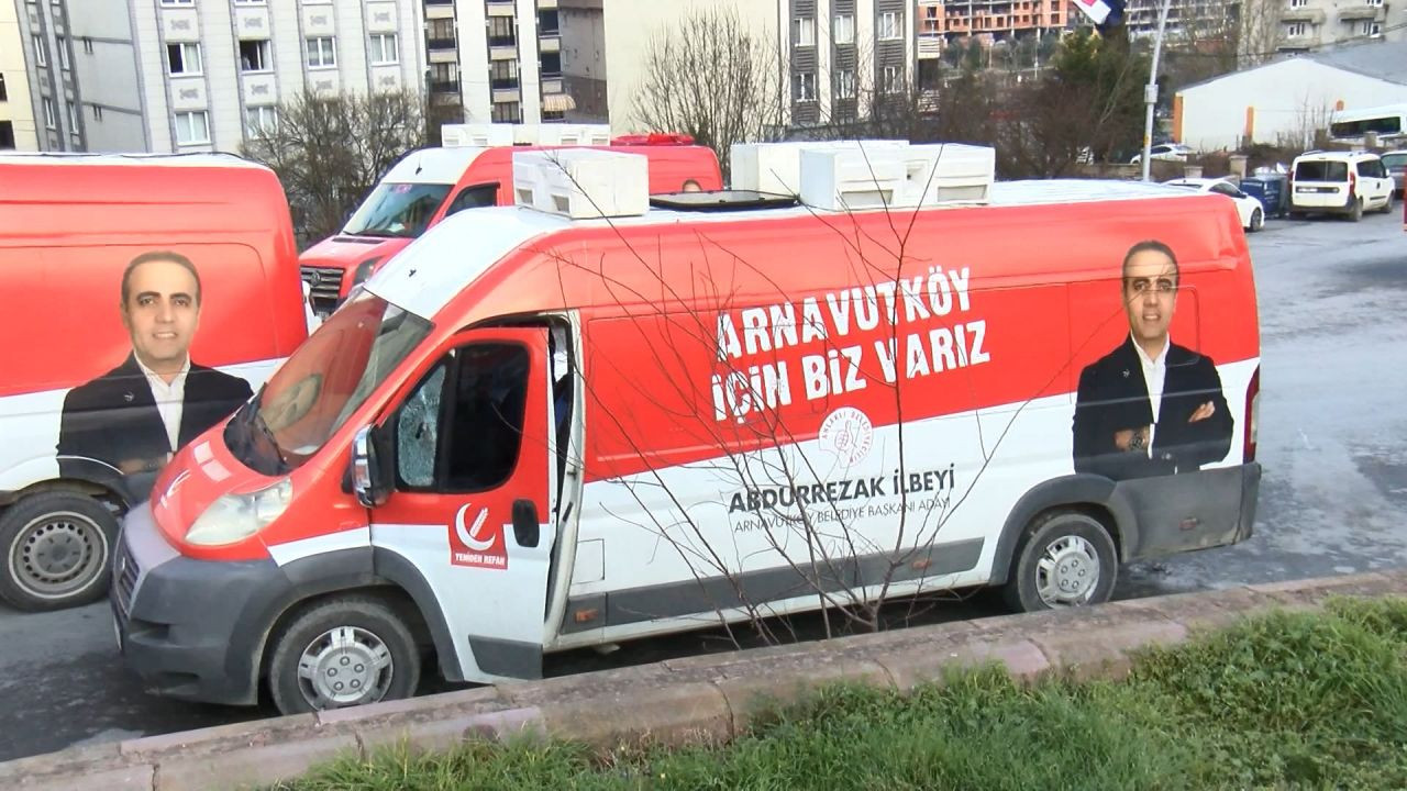 Yeniden Refah Partisi'nin seçim aracına silahlı saldırı! 3 el ateş edildi - Sayfa 1