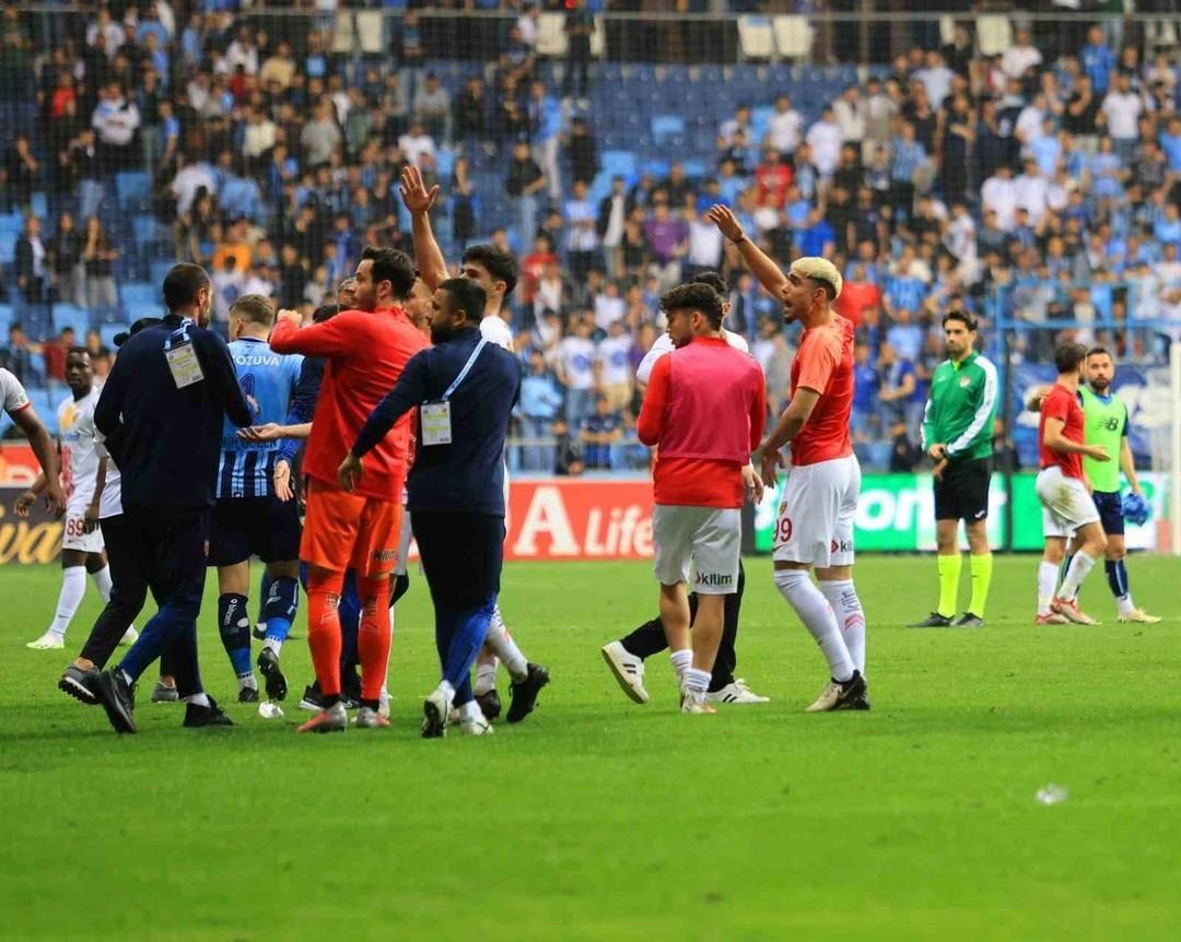 Süper Lig'de yine olay çıktı! Taraftar sahaya girdi, ortalık karıştı - Sayfa 9