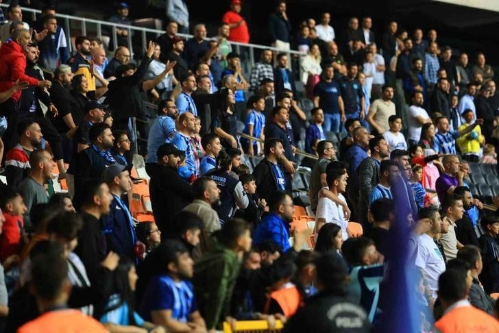 Süper Lig'de yine olay çıktı! Taraftar sahaya girdi, ortalık karıştı - Sayfa 2