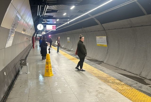 Megakenti sağanak esir aldı! Metro istasyonunu su bastı - Sayfa 2