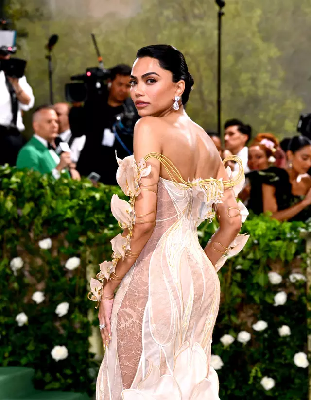 Met Gala'nın 'gizemli kadını' TikTok'ta viral oldu! Elbisesiyle interneti kasıp kavurdu - Sayfa 4