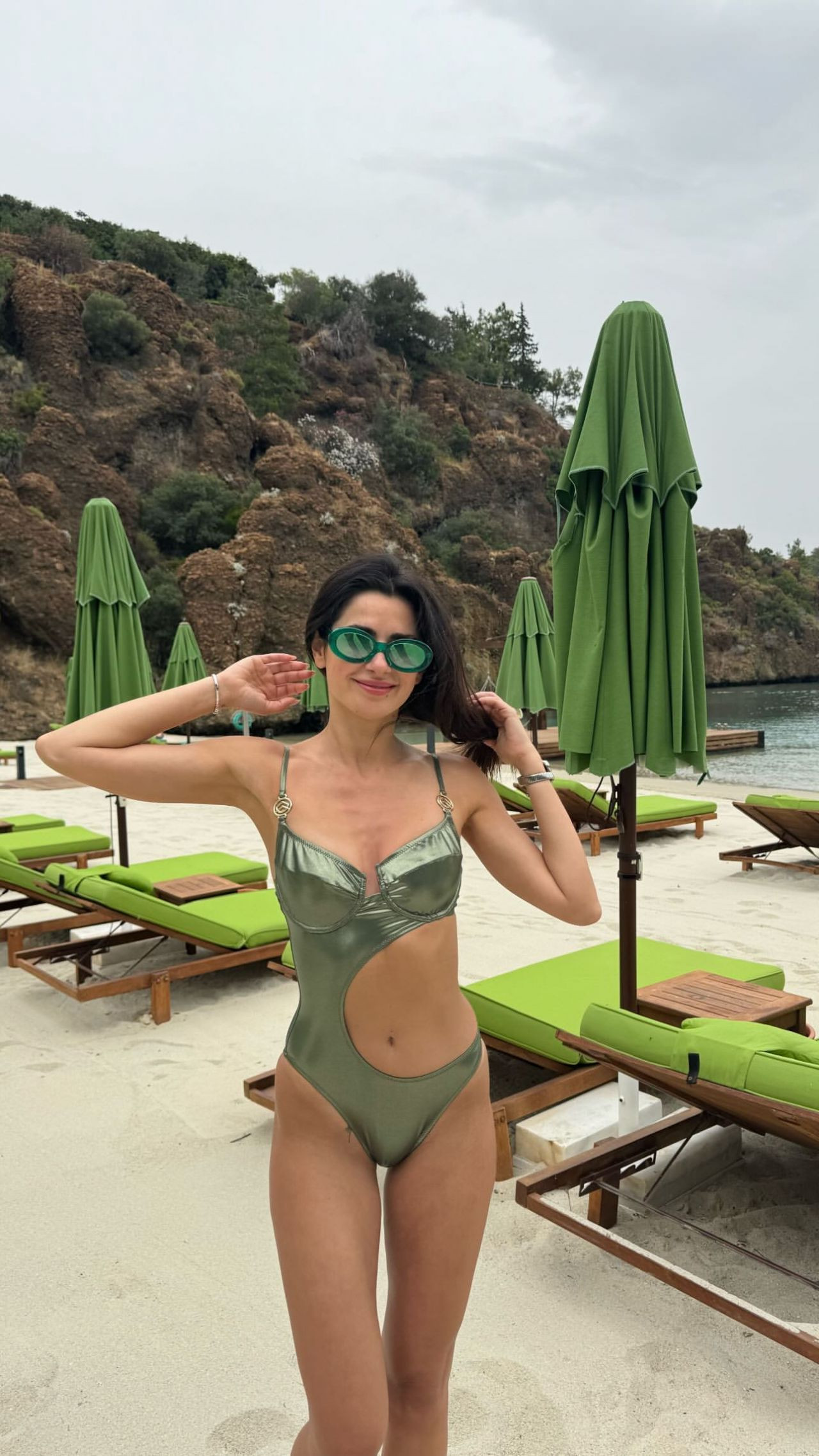 Nesrin Cavadzade deniz sezonunu açtı! Bikinili pozlarını peş peşe yayınladı - Sayfa 9