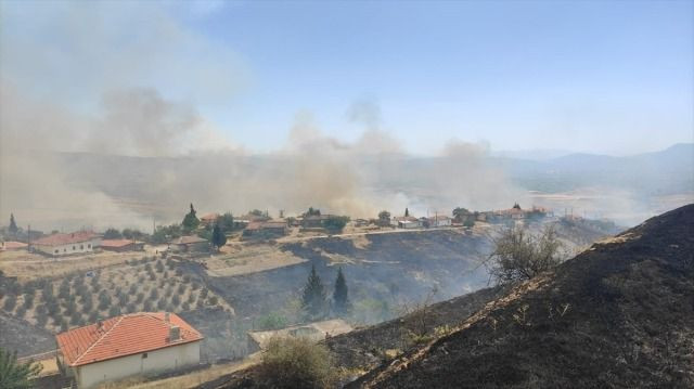 Alevler evlere kadar ulaştı! Manisa'da orman yangını saatlerdir söndürülemiyor - Sayfa 2