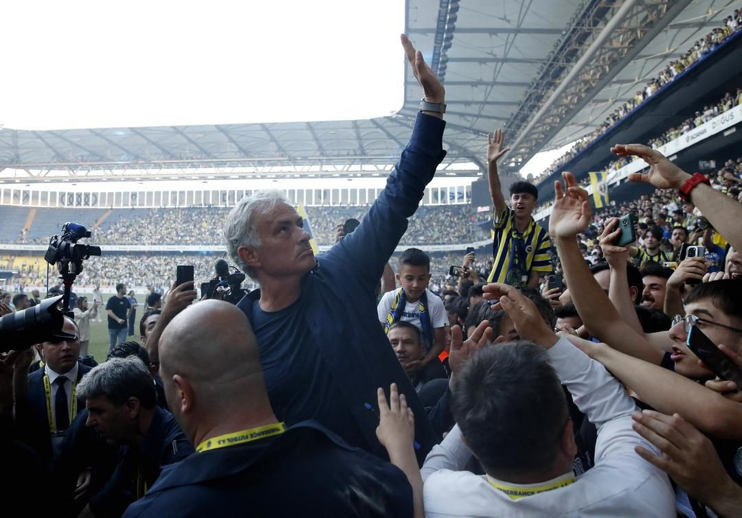 Fenerbahçe'nin yeni hocası Jose Mourinho imzayı attı! "Ben artık size aitim" - Sayfa 36