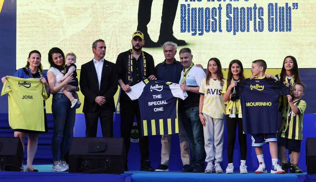 Fenerbahçe'nin yeni hocası Jose Mourinho imzayı attı! "Ben artık size aitim" - Sayfa 39