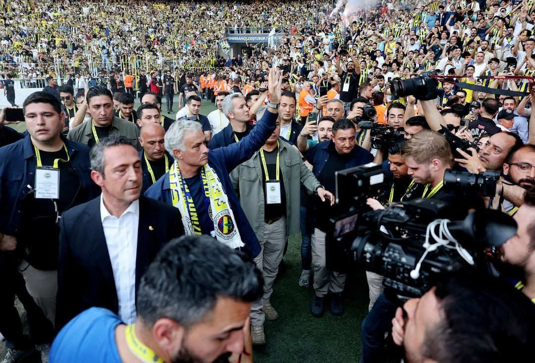 Fenerbahçe'nin yeni hocası Jose Mourinho imzayı attı! "Ben artık size aitim" - Sayfa 41