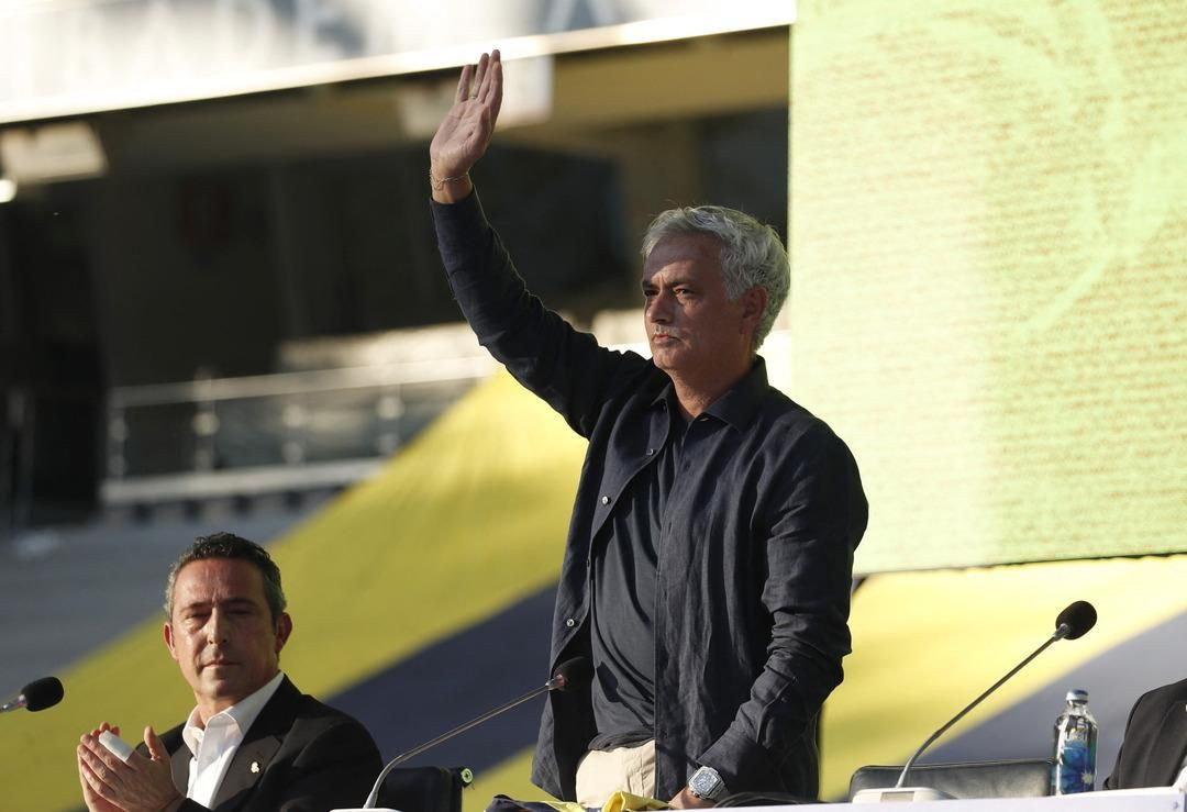 Fenerbahçe'nin yeni hocası Jose Mourinho imzayı attı! "Ben artık size aitim" - Sayfa 24