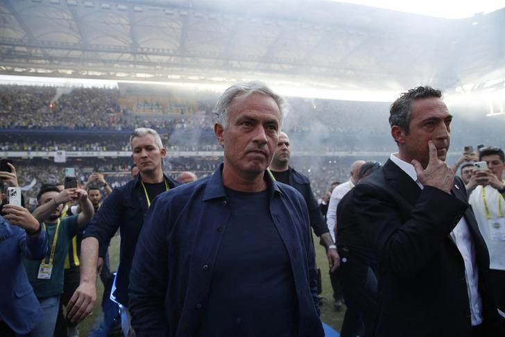 Fenerbahçe'nin yeni hocası Jose Mourinho imzayı attı! "Ben artık size aitim" - Sayfa 19