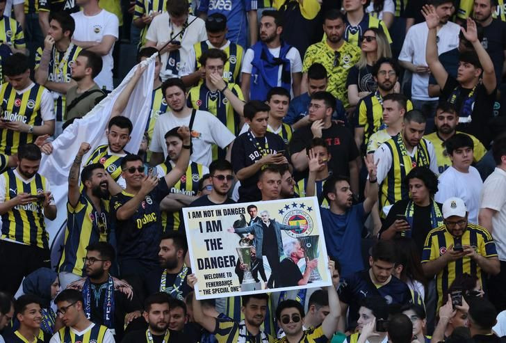 Fenerbahçe'nin yeni hocası Jose Mourinho imzayı attı! "Ben artık size aitim" - Sayfa 15