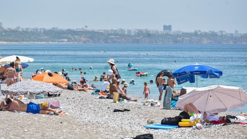 Antalya'da sıcaklık 43,7 dereceyi gördü, plajlar doldu - Sayfa 3